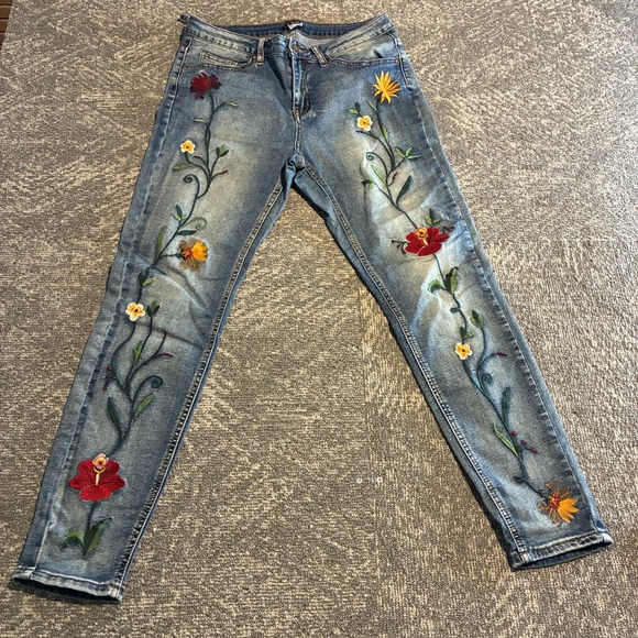 VENUS Denim - Venus Embroidered Floral Skinny Jeans Womens Size 8 Cottagecore Light Wash Ankle